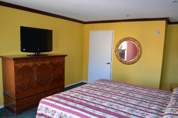 Cloud 9 Inn LAX image 19