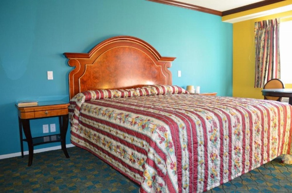 Cloud 9 Inn LAX image 26